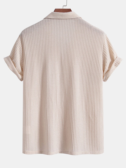 Kurzärmeliges Waffelstrickhemd im kubanischen Stil & gerade geschnittene Leinenhose